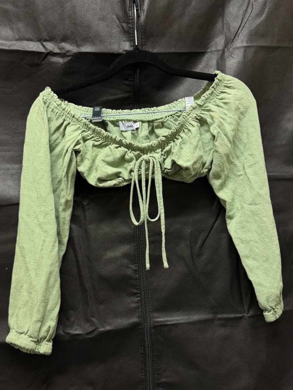Adika: Islands Off-Shoulder Crop Green - Size S
